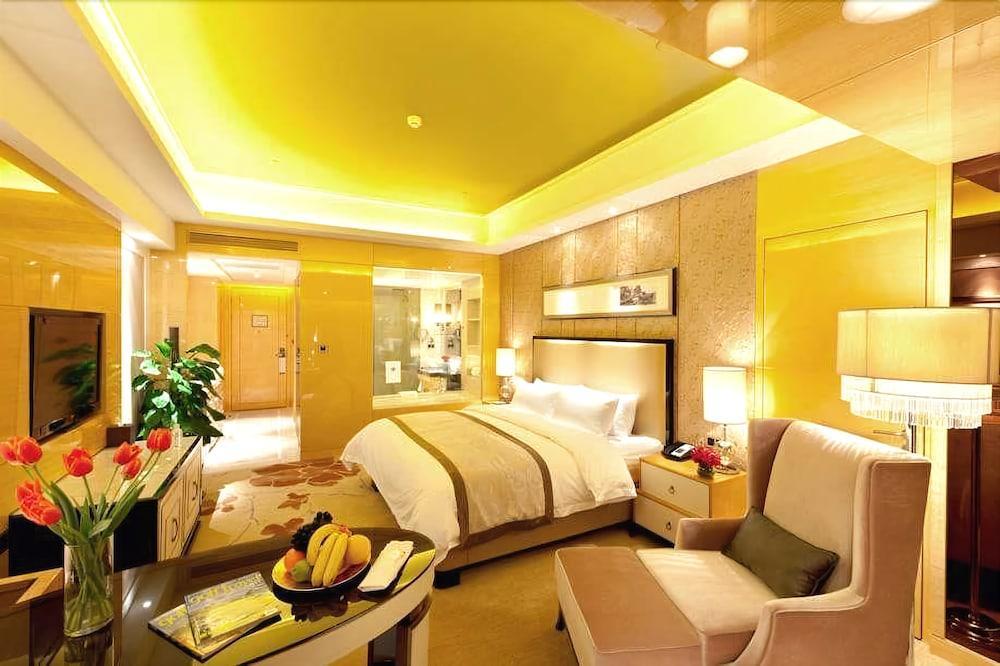 Отель Wyndham Grand Plaza Royale Colorful Yunnan Куньмин Экстерьер фото