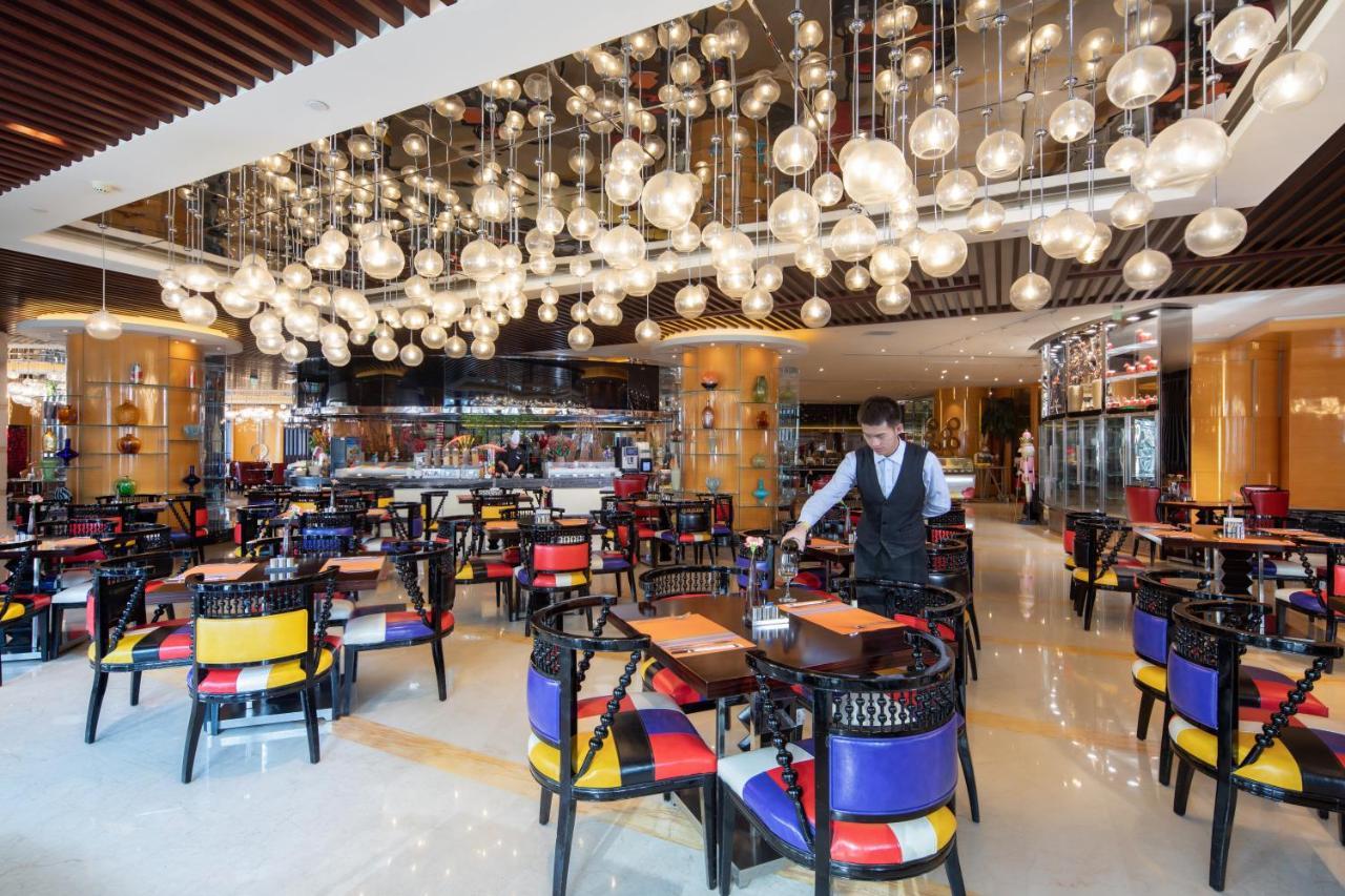 Отель Wyndham Grand Plaza Royale Colorful Yunnan Куньмин Экстерьер фото