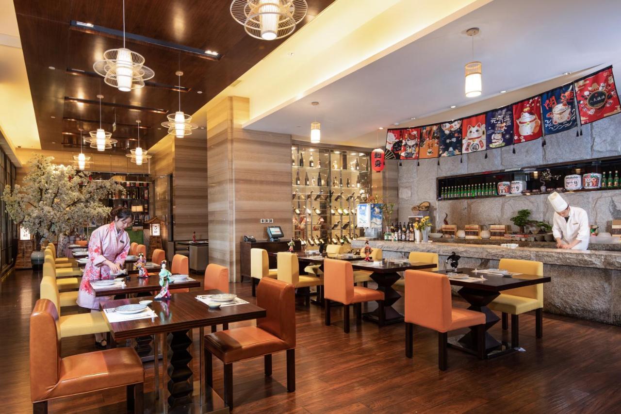 Отель Wyndham Grand Plaza Royale Colorful Yunnan Куньмин Экстерьер фото