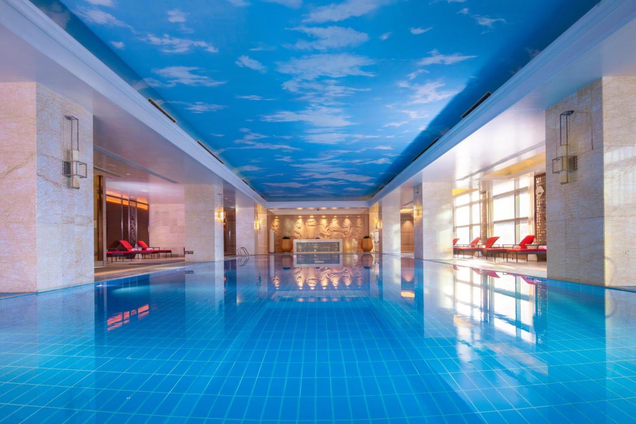 Отель Wyndham Grand Plaza Royale Colorful Yunnan Куньмин Экстерьер фото
