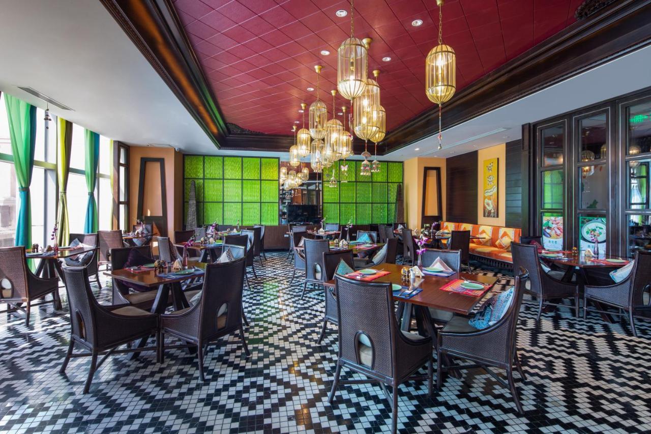 Отель Wyndham Grand Plaza Royale Colorful Yunnan Куньмин Экстерьер фото
