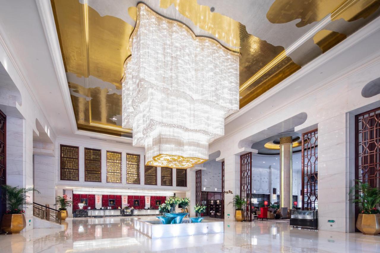 Отель Wyndham Grand Plaza Royale Colorful Yunnan Куньмин Экстерьер фото