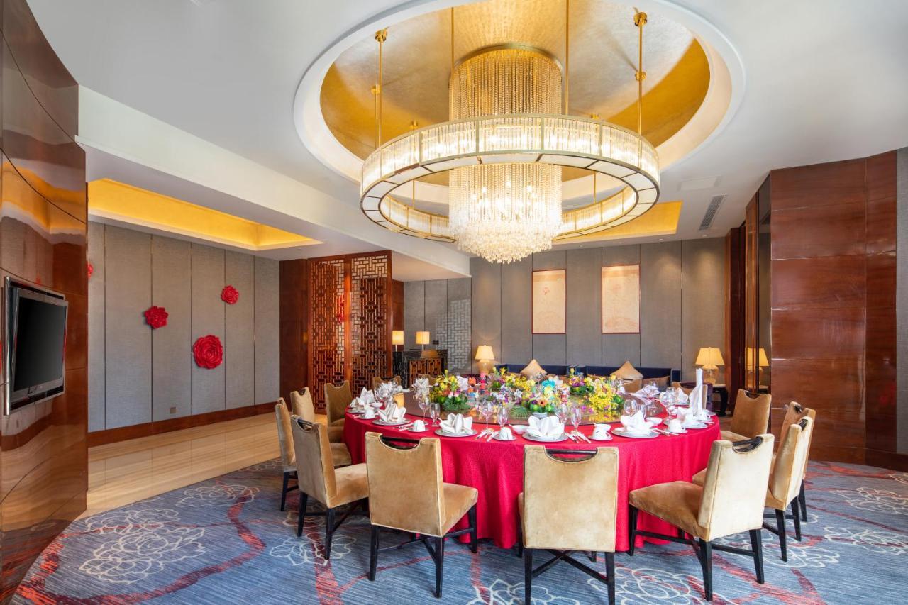 Отель Wyndham Grand Plaza Royale Colorful Yunnan Куньмин Экстерьер фото