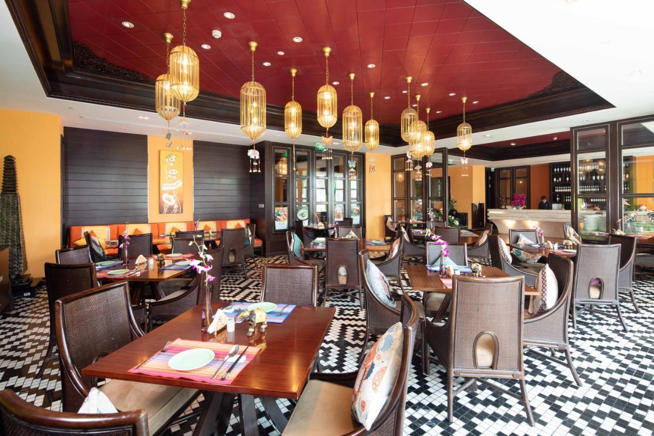 Отель Wyndham Grand Plaza Royale Colorful Yunnan Куньмин Экстерьер фото