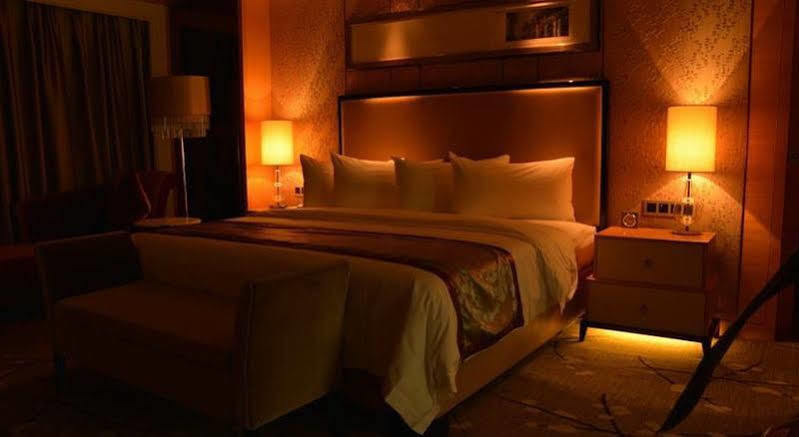 Отель Wyndham Grand Plaza Royale Colorful Yunnan Куньмин Экстерьер фото